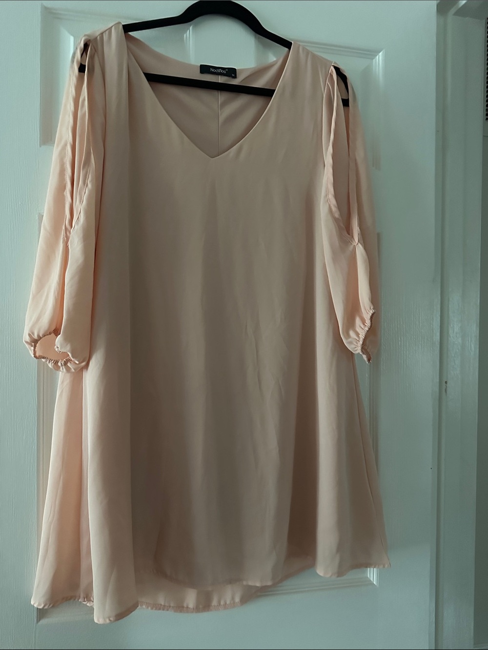 Noctflos Pink V-neck cold shoulder 3/4 sleeve shift short dress Top